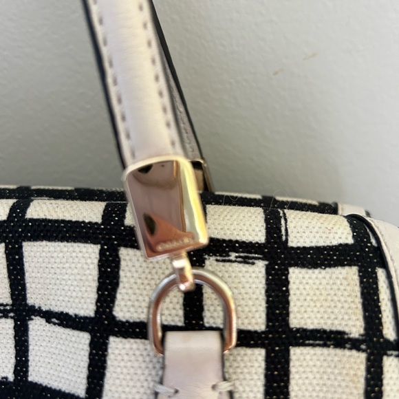 Excellent Used Condition Blk and cream Coach Satchell handbag - Picture 7 of 15